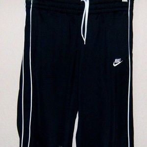 NIKE Women's Sportswear Size Medium 10-12